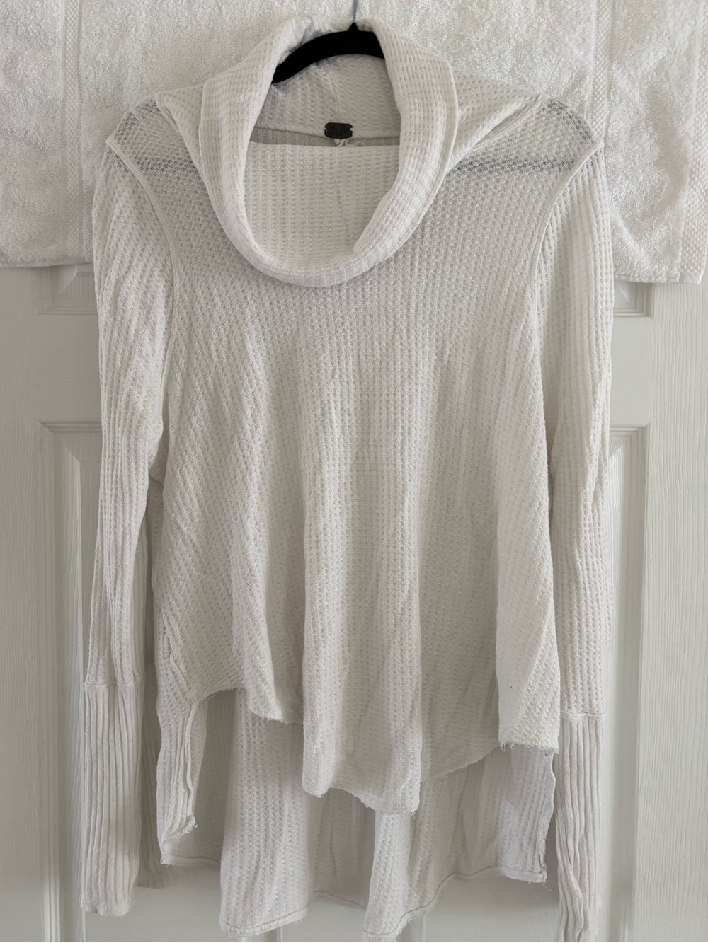 We The Free White Waffle Knit Cowl Neck Pullover; High-Low Design; Women’s M.